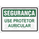 Use protetor auricular        